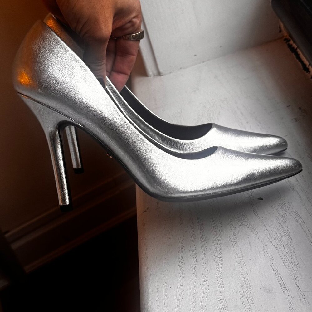 Charles David Classic Pointed Toe Pumps – Size 7.5 – Elegant Heels